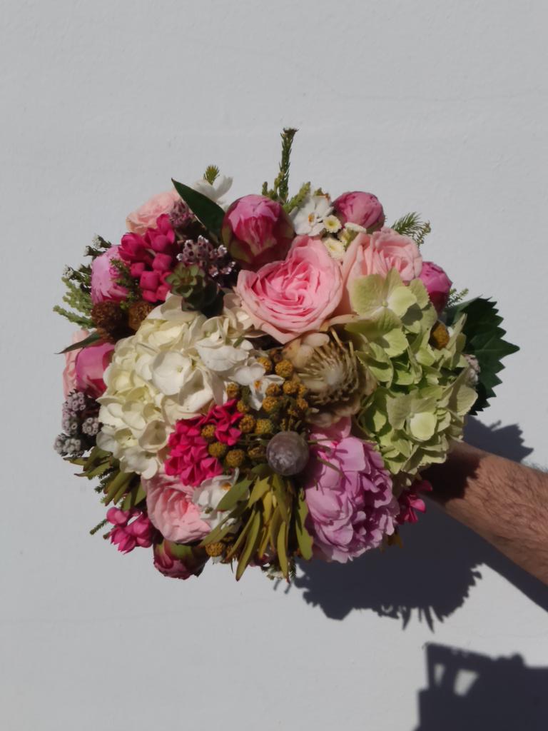 floristeriatrio's tweet photo. Bouquet de Boda d Inés y Joaquín. ! muchísimas gracias por confiar en @floristeriatrio para el día más feliz pareja ¡ http://t.co/jpnkcaIIBu