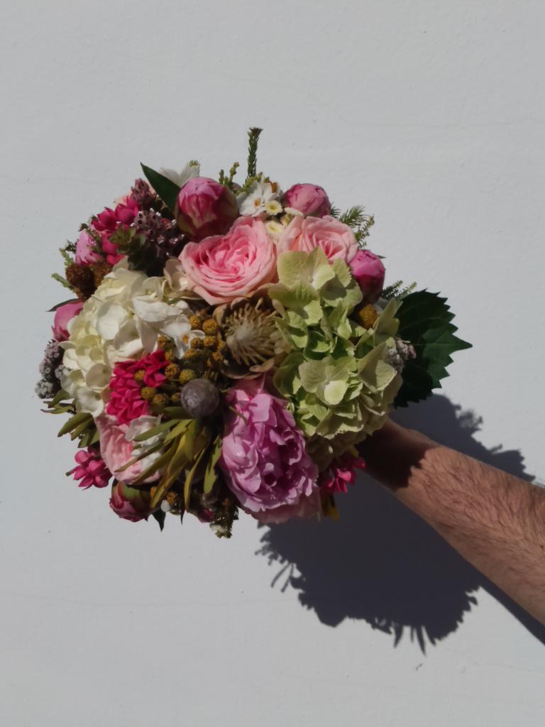 floristeriatrio's tweet photo. Bouquet de Boda d Inés y Joaquín. ! muchísimas gracias por confiar en @floristeriatrio para el día más feliz pareja ¡ http://t.co/jpnkcaIIBu