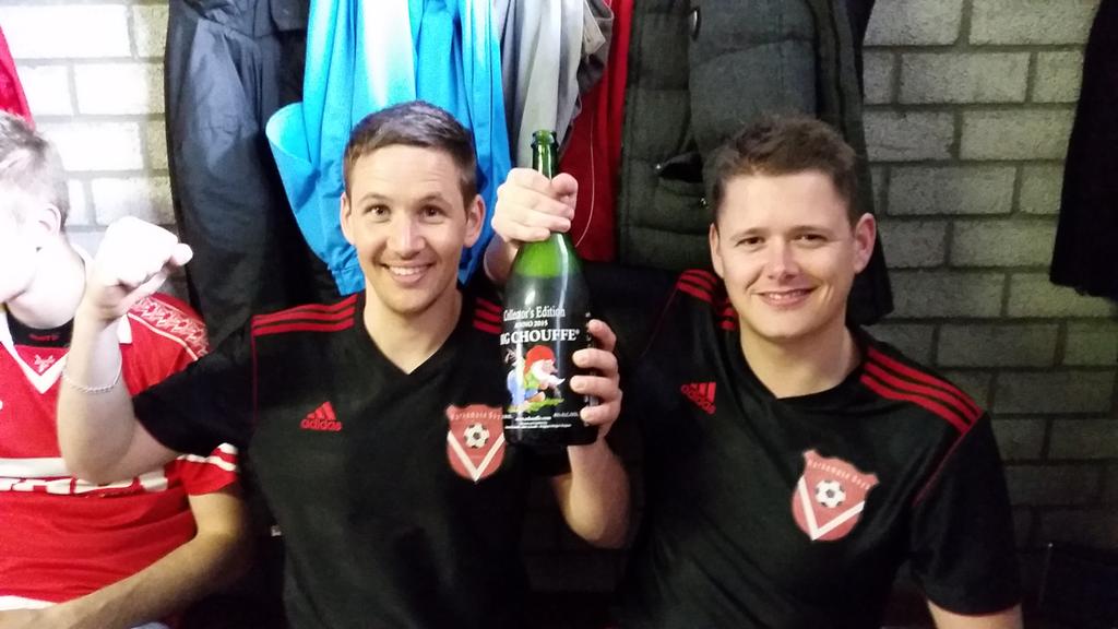 UsTredde's tweet photo. De leidersskuon geane nei 2 zeer gezellige seizoenen oan de wilgen #ustredde #cout #cotb thanks boys! http://t.co/kgqyH3Aluu
