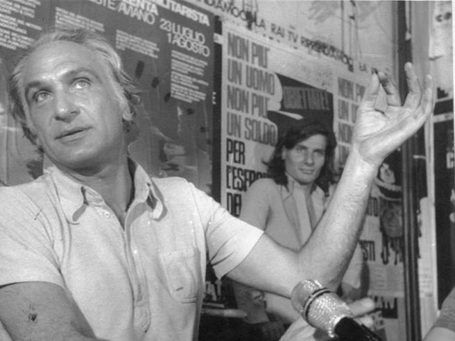 Corriere's tweet photo. Pannella festeggia gli  85 anni Una vita di battaglie Foto http://t.co/4ObAKu0Xue http://t.co/ryBTa3t2QR
