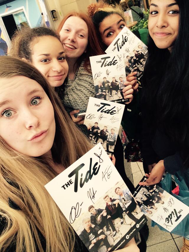 taylorperryxox's tweet photo. We met @TheTide and it was worth the wait thank you β€οΈ @thetidedrew @thetidenate @TheTideLevi #TheTideSigning http://t.co/dkvuXc2cUx