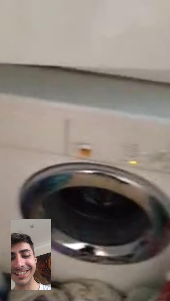 vlcnos's tweet photo. Facetiming @HollyRobertson4 on how to use a 'clothes washer' (washing machine) #middleclassmayhem http://t.co/jWFvBQwy1s