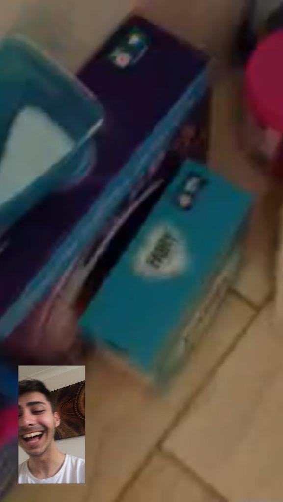 vlcnos's tweet photo. Facetiming @HollyRobertson4 on how to use a 'clothes washer' (washing machine) #middleclassmayhem http://t.co/jWFvBQwy1s