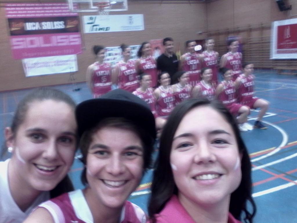 kaar7's tweet photo. Esto empieza ya!  #F4FemAlbacete #MarianaBieber @GradaUca http://t.co/WZcAkcyAFC