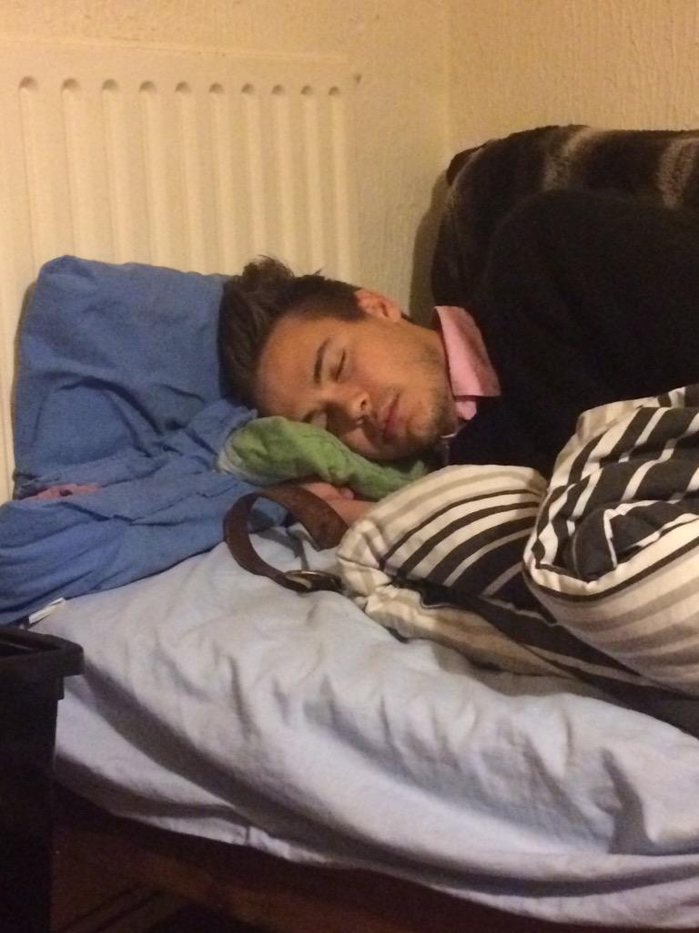 AumrExiles's tweet photo. @maulbymyself @Nathan_Adam94 is falling asleep listening to your chat #fresherbitches #Leicesterdoesntgiveafuck http://t.co/cXHw13VQqF