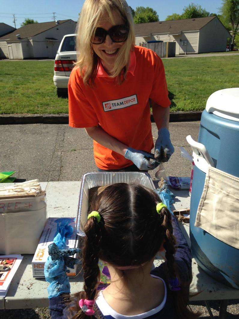 HDRobyn's tweet photo. @MattGilreathHD THD 4627 joins Bmill Com Assoc mkng Seed Bombs 4 Guerrilla Grdning at Green Mkt Opening Day! http://t.co/naayOBVVwx