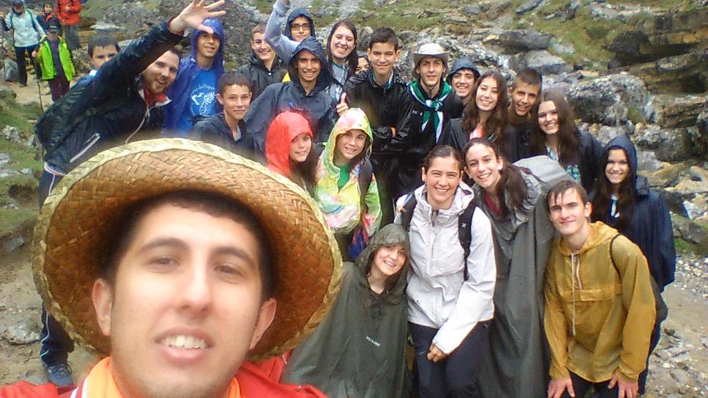 apassomi's tweet photo. Després d'una bona caminada hem arribat a la #coladelcaballo espectacular!! Junts arribem més lluny!! #esplaisMECECC http://t.co/A0Fdje9Tpy