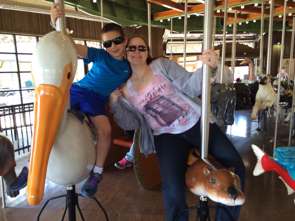 xxs121's tweet photo. Spending the day at the Zoo!! #CarouselRides @clemetzoo @angeldark1325 @diver259 http://t.co/kFzu36sQGg