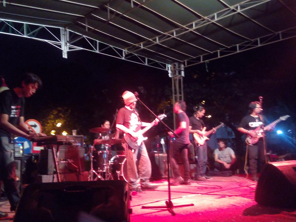 Dan lagu terakhir dr Anterock sebagai penutup #HUMBER2015 adalah Setan Tertawa! Tjakep!