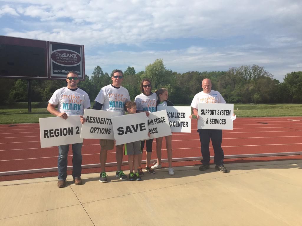 jlandreth3's tweet photo. #soill @LANDSHIRE #volunteers @SpecialOlympics of #Illinois go athletes @mwalsh_19 @KBokern http://t.co/sffCcgNNEr