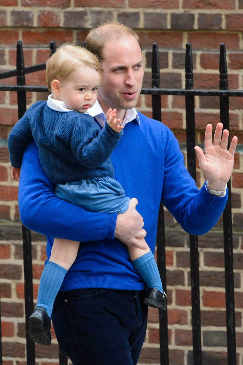 Prince George arrives to meet his little sister, read the latest on the #RoyalBaby here: vogue.uk/X5xVfI