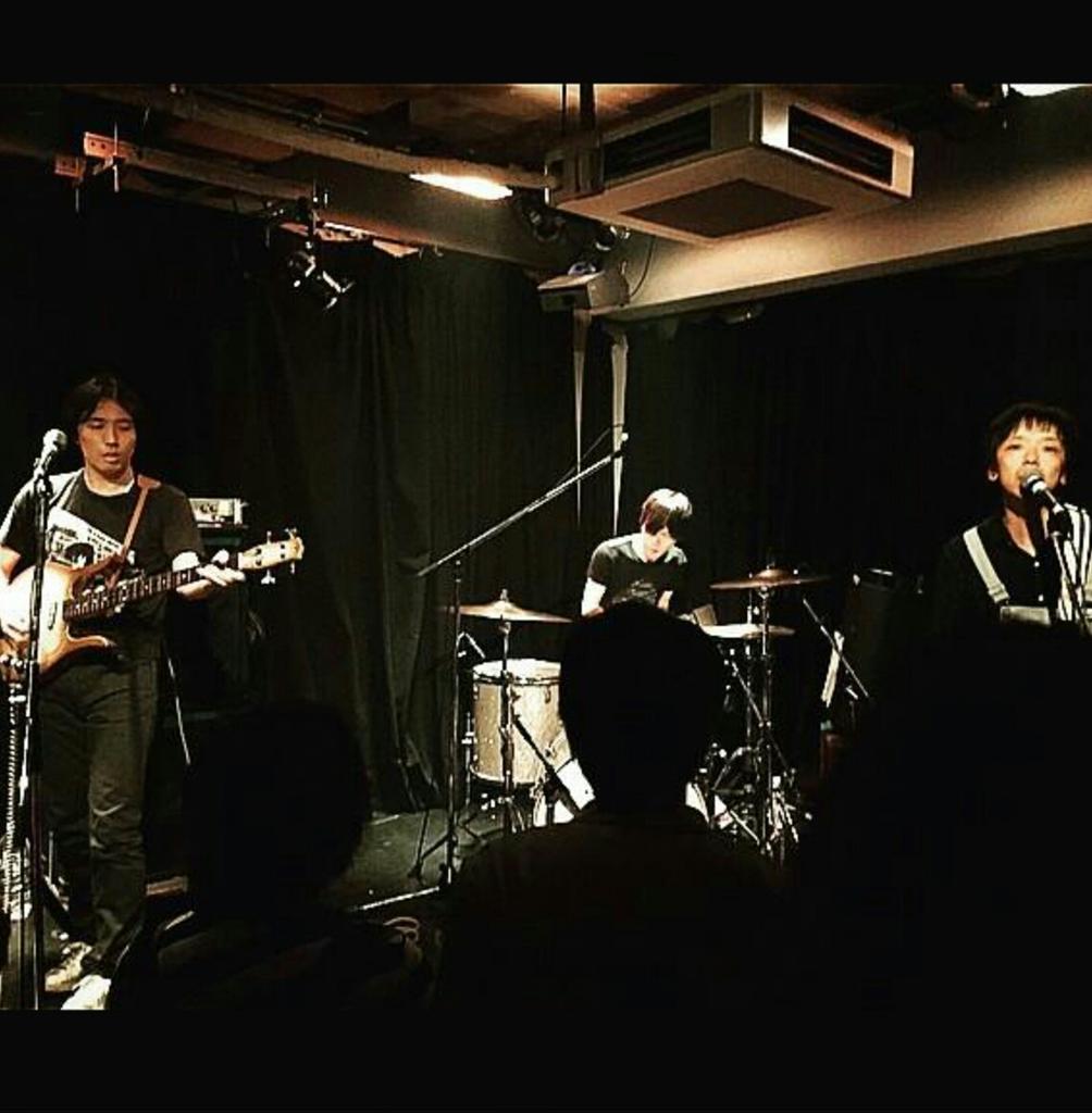moatanderalove's tweet photo. 下北沢THREE DM3来日ライブ最高！
グレートモンスターロックンロール
The Playmates！The Tweezers！
MORE FUN！DDDD！！DM3！！！！
最高のロックンロールをありがとう
最も愛の有る夜でした♡ http://t.co/6s4MOf57rj
