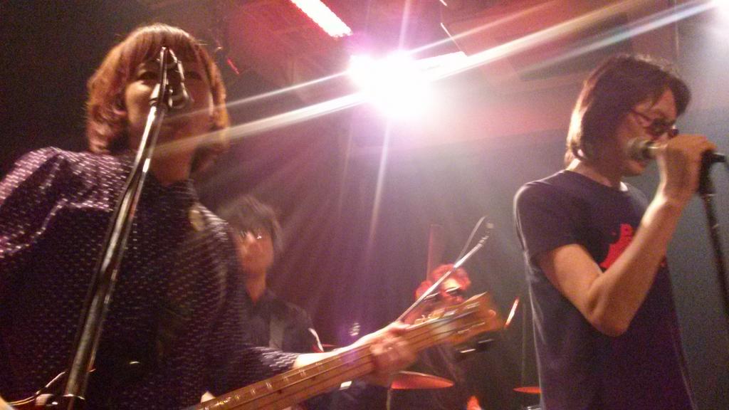moatanderalove's tweet photo. 下北沢THREE DM3来日ライブ最高！
グレートモンスターロックンロール
The Playmates！The Tweezers！
MORE FUN！DDDD！！DM3！！！！
最高のロックンロールをありがとう
最も愛の有る夜でした♡ http://t.co/6s4MOf57rj