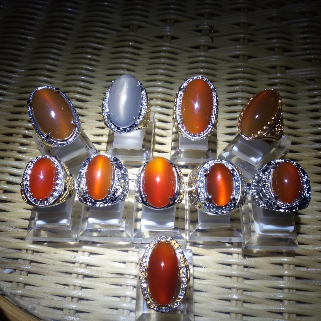 an_yul's tweet photo. Ready lg raflesia cat eye nya bengkulu monggo di borong harga seller. ...minat ==} 54d30bd2 http://t.co/YfOGS67gjz