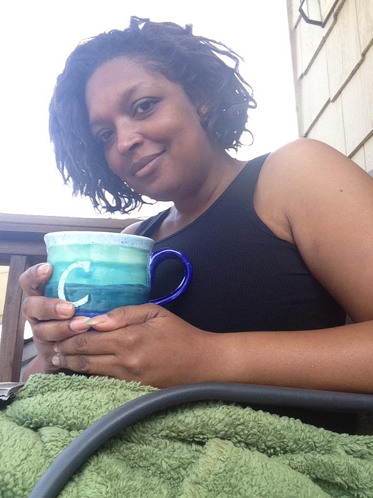 carmelahill's tweet photo. Sat morning flow-no make-up I woke up like this! Me time! #coffee #magazines #deckchillin #don'tdisturbthisgroove! http://t.co/J1bHV7JRrj