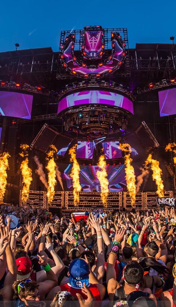 Rave Pics tweet media