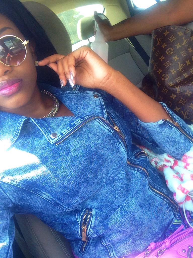 Risha_DatThangg's tweet photo. Selfie for A Selfish Bitch ๐ #PreGradBash #GradBash2k15 http://t.co/JAWy25eA4R