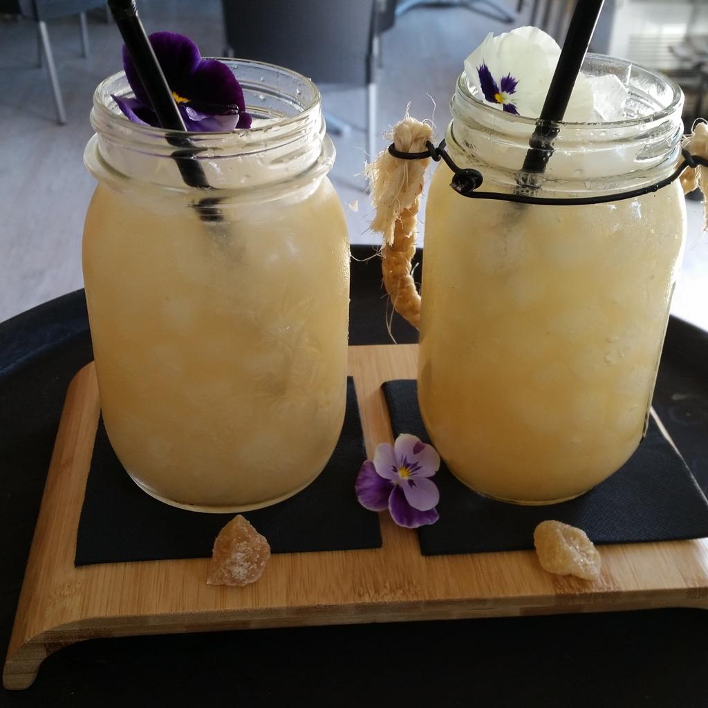 arhcocktail's tweet photo. Algo mejor que empezar la tarde del Sábado con un #Sayuri ? Hacerlo con dos #WorldClass2015 #JinzuGin http://t.co/m0D6rCUjfV