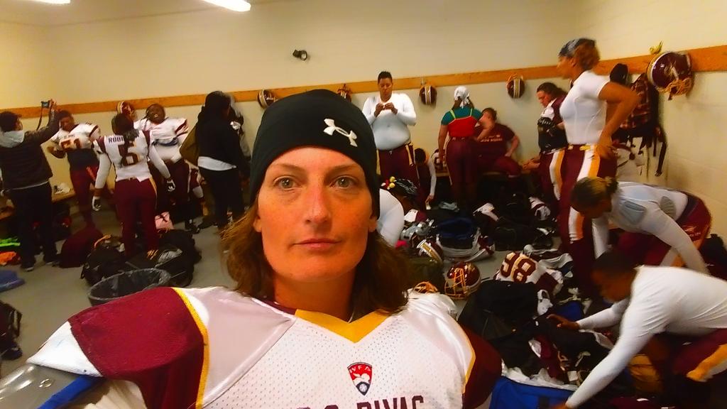 donnawilk33's tweet photo. Game day! Divas getting ready to go to battle with Boston #focused #dcdivasfootball http://t.co/x4WOaBHQq3