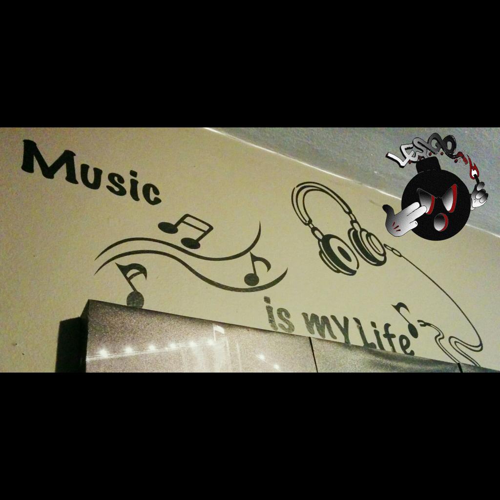 PapiShank's tweet photo. At Dice Life Headquarters bout to #RolltheDice 🎤 w @loadeddice718 

Da' BOMB's in da' Buildin'! @LESGOent #NewN8tioN http://t.co/wsp5y436vL