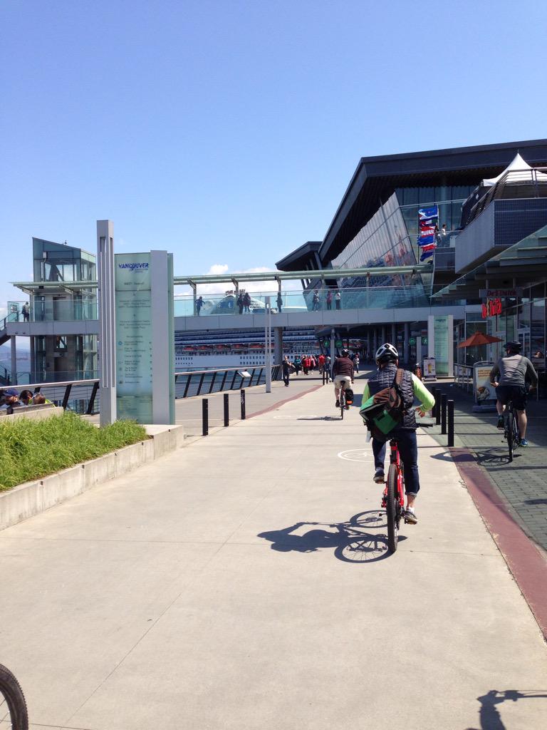 BikeMapsTeam's tweet photo. Great day for a bike tour!! @CITEQUAD2015 http://t.co/3XzOeWUBty