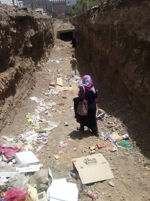 HusseinAlmhdi's tweet photo. Ppl who have their home destroyed in Attan bomb has take refuge here this is Hadi "legitimacy" #2YearsSinceAttanBomb https://t.co/5z6Qo53NU0