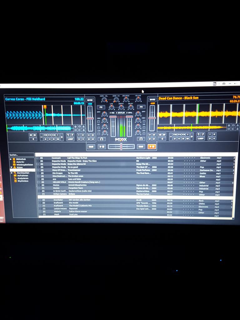 BrunoGertKramm's tweet photo. #Atmosphäre #warmup #Muttermund #DJSet http://t.co/Bdlh7VTvq6