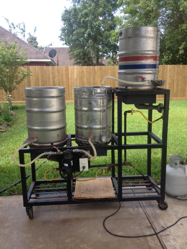 EngmanFrank's tweet image. ITS ALIVE!!! An IPA is born.