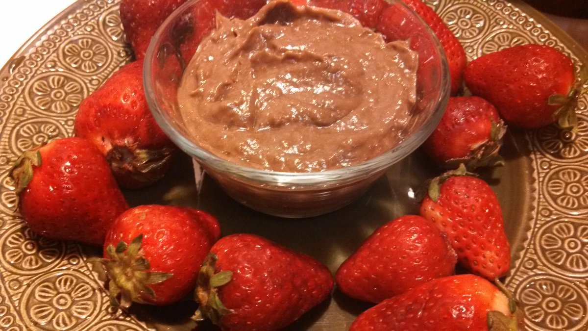 HCGDietDirect's tweet image. Here is a great idea for a low calorie snack:
Drop 10 strawberries into fat-free pudding for a light filler.