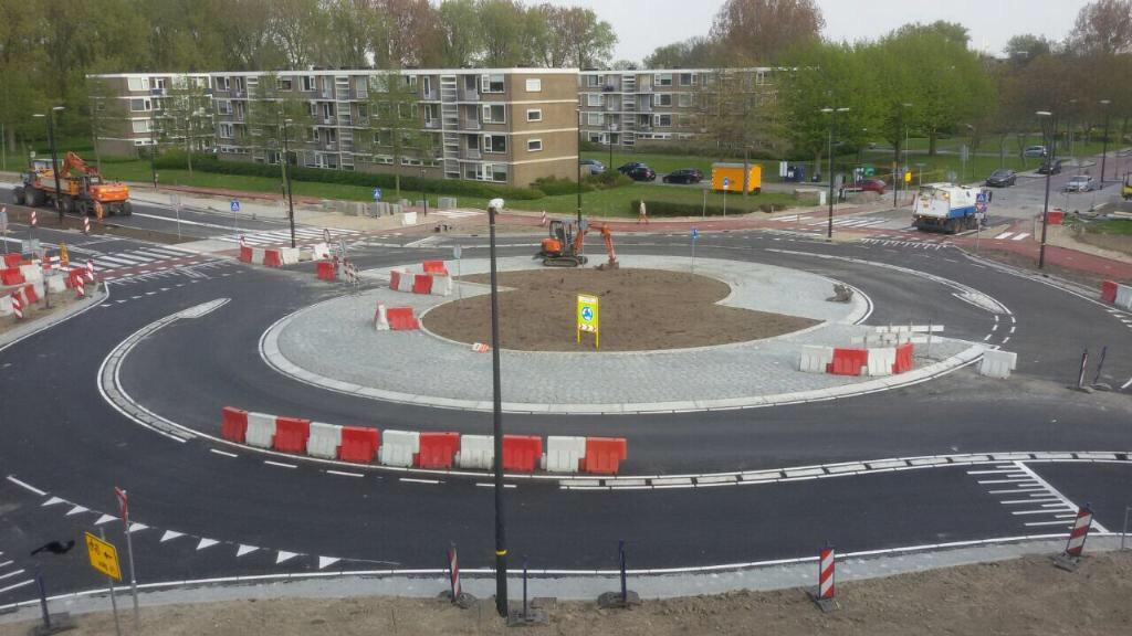 Waalpartners's tweet photo. Metamorfose Laan 1940-1945 #Maassluis in 3,5 week! Straks verkeer over wegvak &amp; turborotonde @BAMln40_45Mssl #trots http://t.co/FaxAL9N8Nc