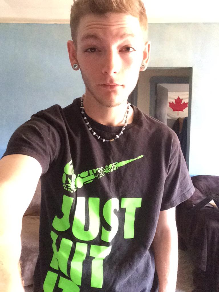 ceonner's tweet photo. Just hit that bong and smoke that joint then get down to torontos #weedmarch and legalize it! http://t.co/3NT3mOcPun