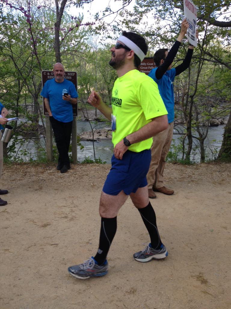 klugeesaur's tweet photo. Steve finishing his final leg! @Runnindeadrelay http://t.co/Lv72F16q0S