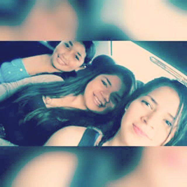 karelynduarte19's tweet photo. @vanessatqm16  las kiero millon primas http://t.co/OcNvaOIkQ7