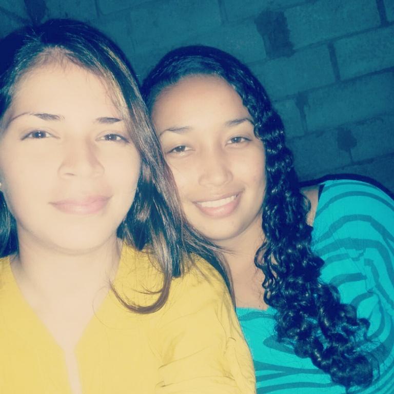 karelynduarte19's tweet photo. @vanessatqm16 http://t.co/DJMIdr3Eyb