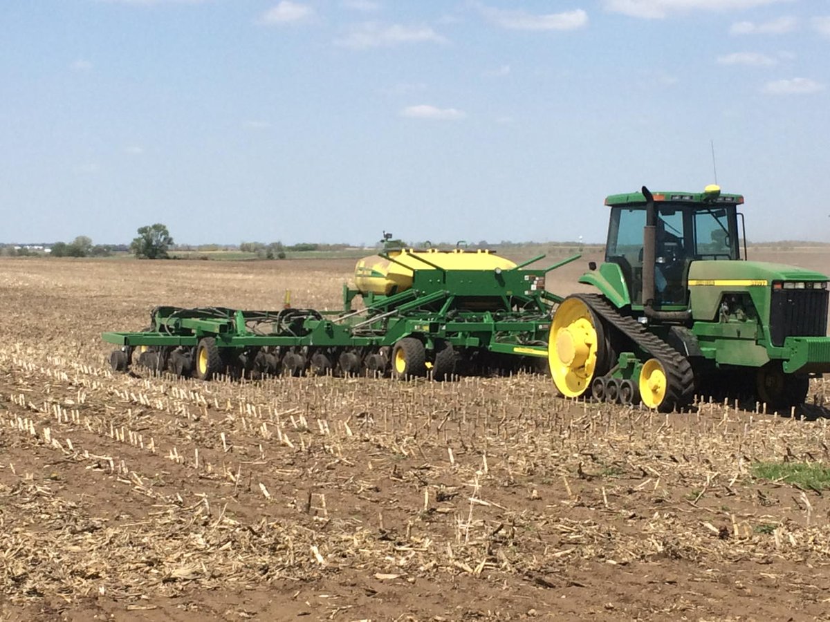 joelmathiowetz's tweet photo. Doing some no-till soybean planting today to conserve moisture. #plant15 http://t.co/Id5wiLvPkf