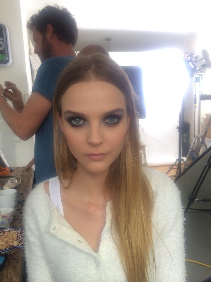 sessionschool's tweet photo. Behindthescenes with our founder @DaniGuinsberg creating the perfect smokey eye #learnmakeup #promakeupcourse June8th http://t.co/KE7PLh8Fz7