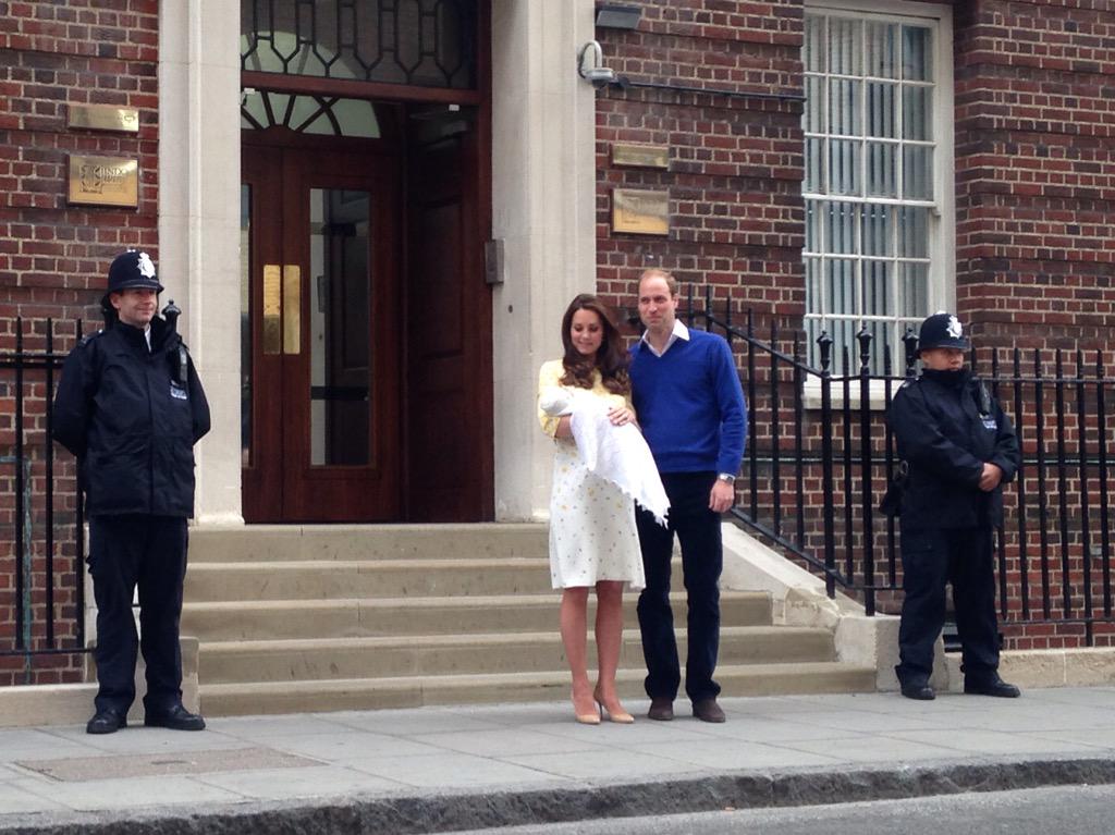 Royal baby: Duchess of Cambridge in early stages of labour CEBEa1nWIAAVyau