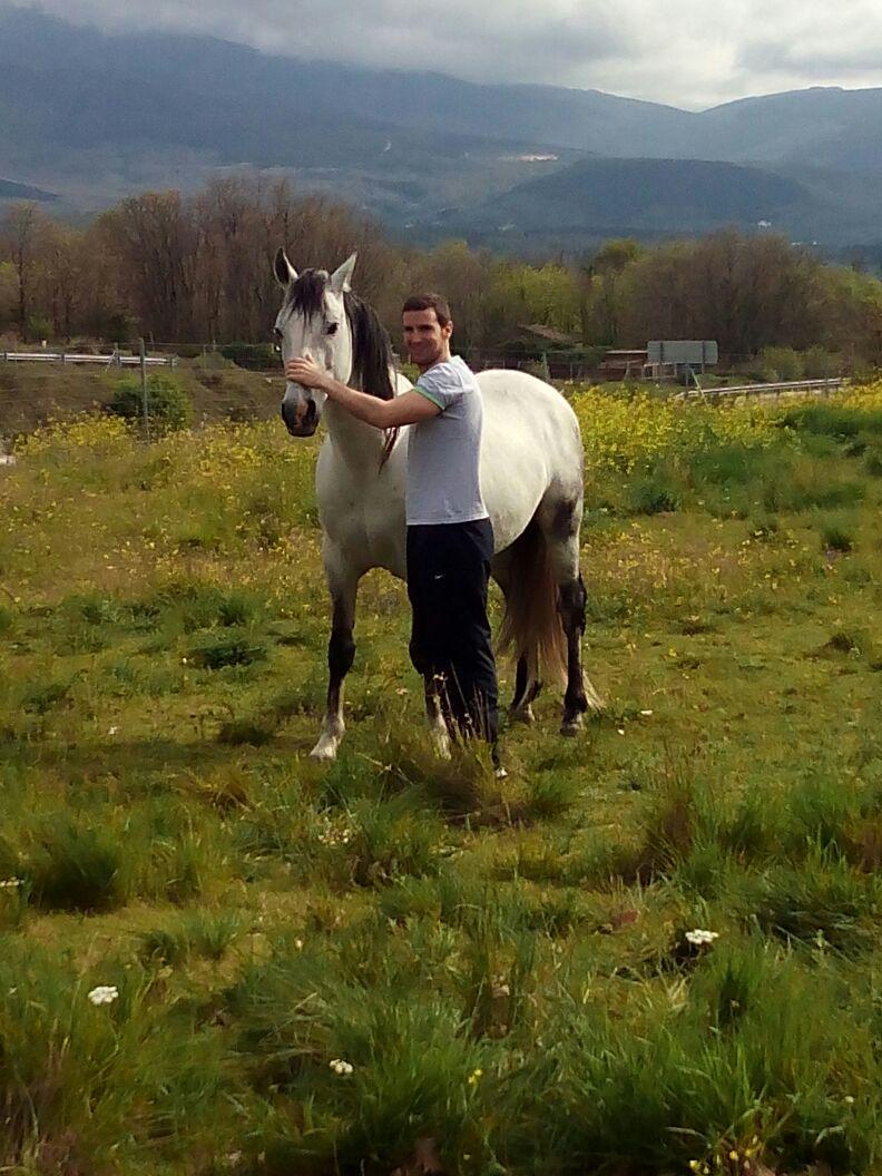 7Chito's tweet photo. Entre @bea02R y su familia están cumpliendo una de mis ilusiones......#gracias #family http://t.co/mIa9nmGrN3