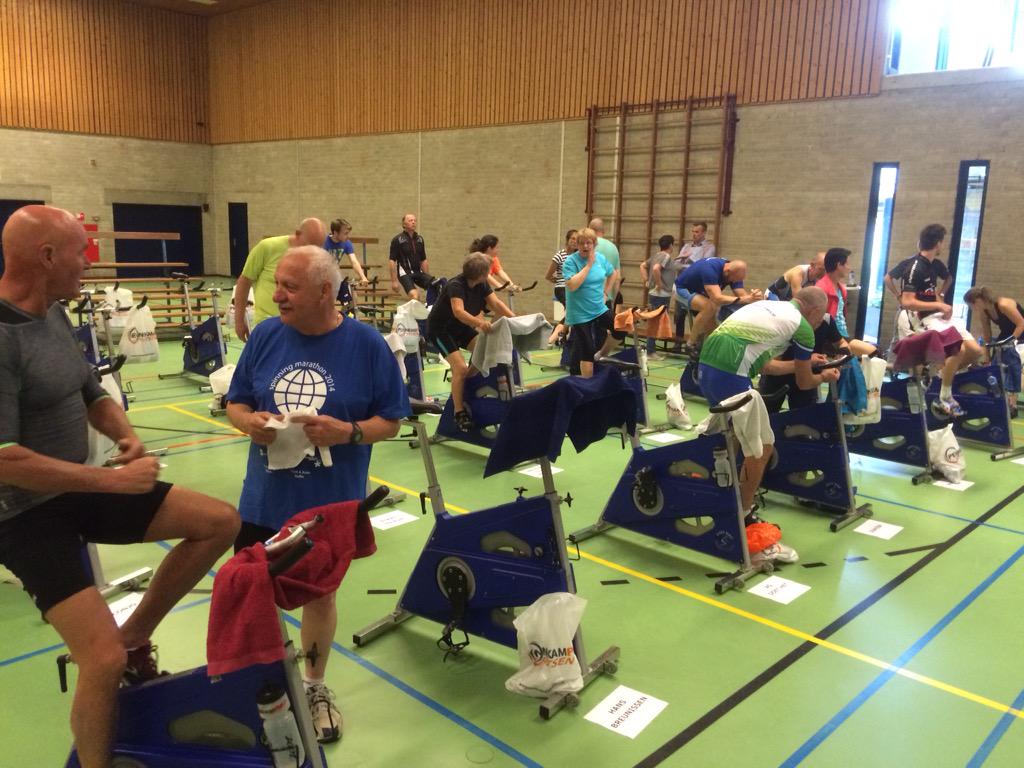 hansbreunissen's tweet photo. Spinningmarathon voor het goede doel de Truckersrun bij @SportsPlanet_1 Een onvergetelijke dag voor velen. http://t.co/j4DtiQ4Ia8