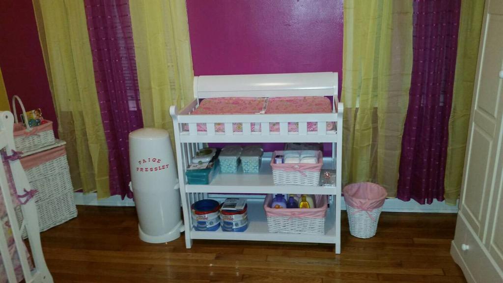 CakedUpx3's tweet photo. My niece's nursery though 😩😍🌺.. My new baby will be here Monday 5/4/15... 🚼🚺❗️❗️❗️ http://t.co/JUiOyoQpg0
