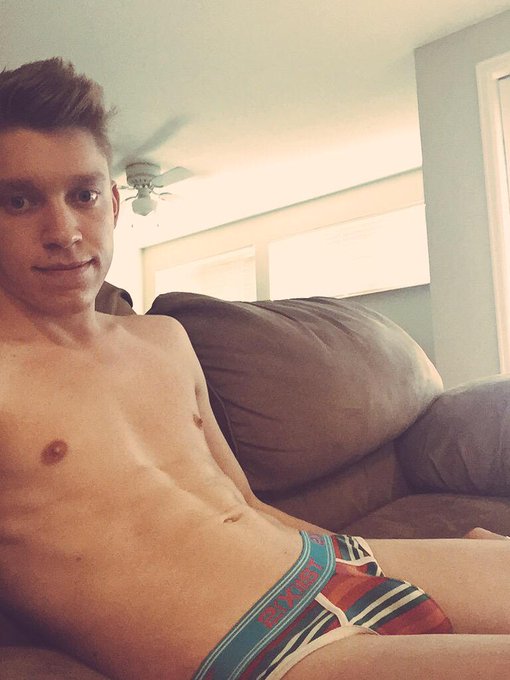 Getting ready to cam! http://t.co/9ab79bBjZX #camshow #gay #Flirt4Free @Flirt4Free @PandoraModeling http://t
