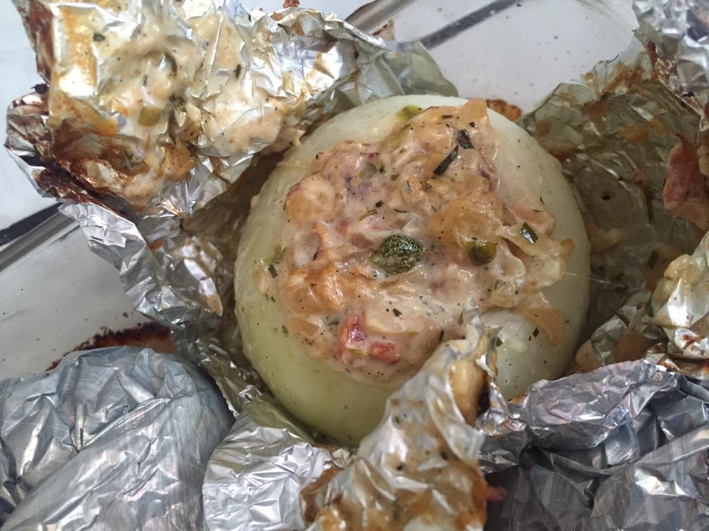 EnriquedelaRosa's tweet image. Recetuit - Cebolla blanca rellena de crema de leche tocino parmesano mantequilla estragon y alcaparras #preinfarto