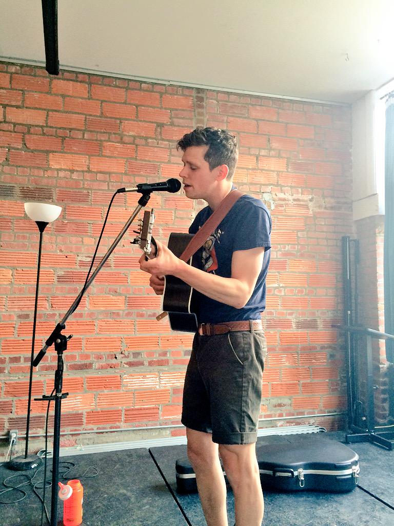 pinchflatcols's tweet photo. Johnny Newman serenading Pinchflatters. If you haven't stopped by yet, now is the time! http://t.co/dENuVKOEm1