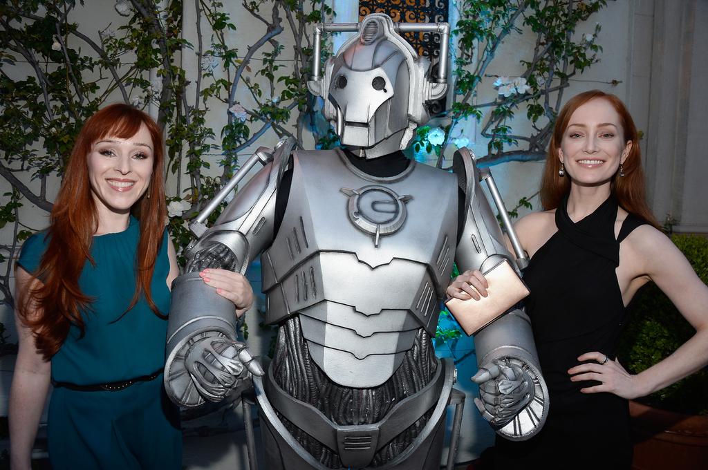Outlander_World's tweet photo. #BritWeek2015 or a witches convention?๐
#LotteVerbeek & #RuthConnell ~ #Outlander #Supernatural
(pic via FarFarAway) http://t.co/TLnRr5gxLp