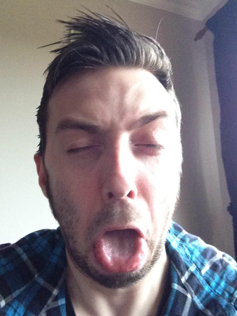 WoodyCharisma's tweet photo. How do I add UKIP logo to my avi .... Even made a perfect UKIP pic #mongtard http://t.co/7Cvco2nbLl