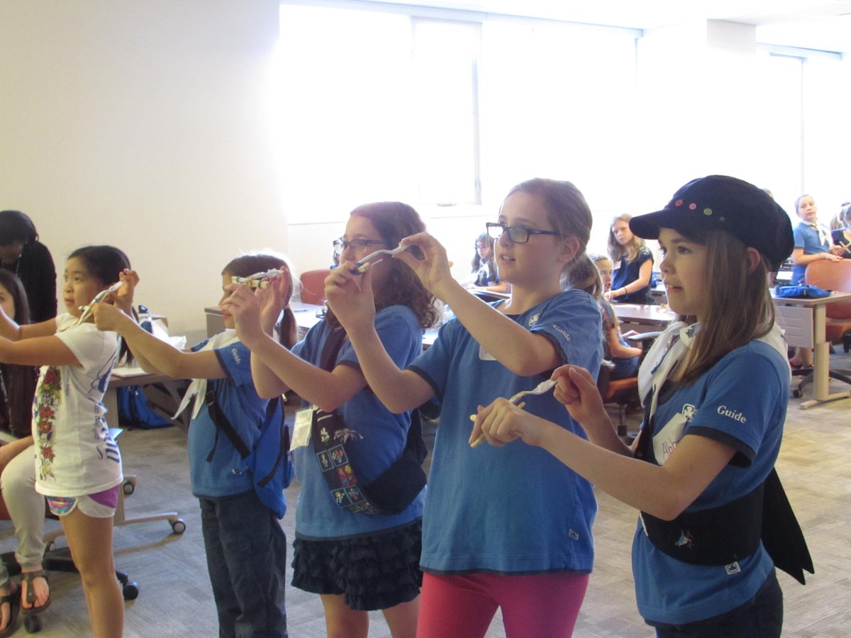 cuwise's tweet photo. Helping @girlguidesofcan earn Engineering and Computer Skills Badges today! @virtualventures @CarletonU_Eng http://t.co/ozgLNgoduP