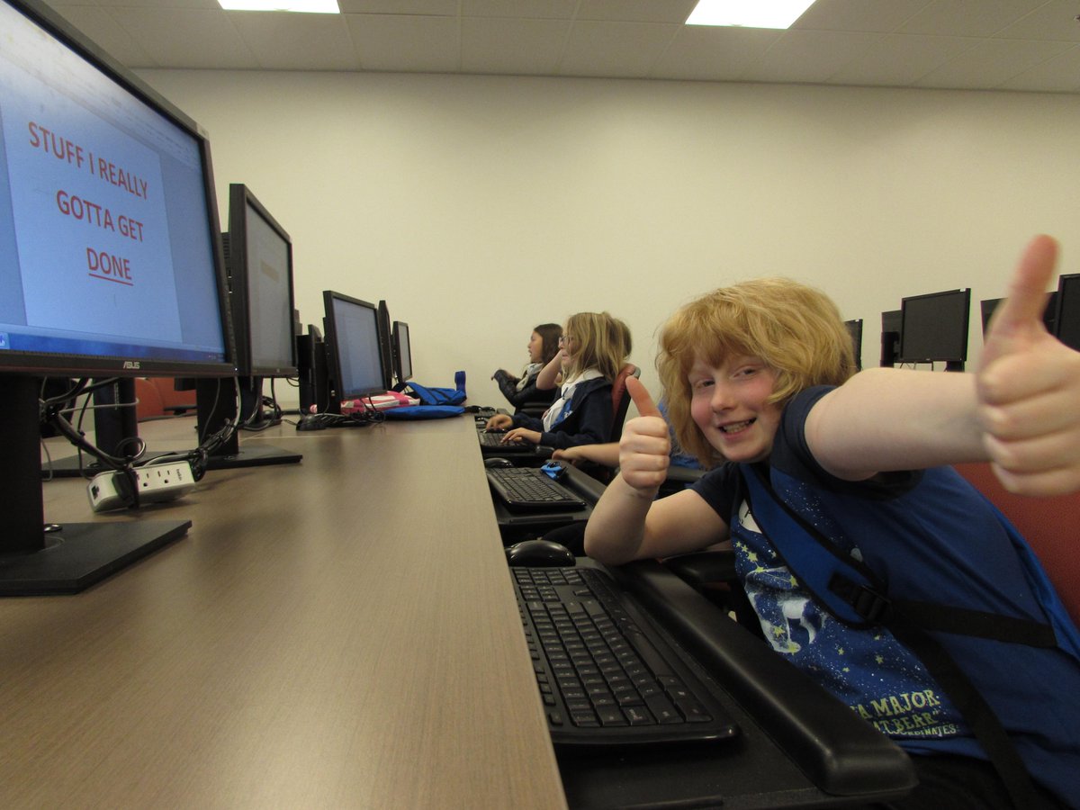 cuwise's tweet photo. Helping @girlguidesofcan earn Engineering and Computer Skills Badges today! @virtualventures @CarletonU_Eng http://t.co/ozgLNgoduP