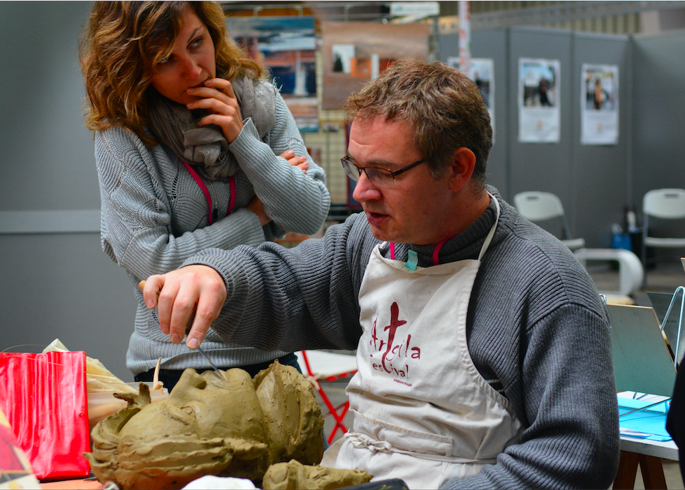 salonprintemps's tweet photo. Au @salonprintemps ça joue ça essaye ça sculpte et ça détache et pleins d'autres choses #Niort #Habitat jusqu'au 4 http://t.co/jIUG6sNnTW