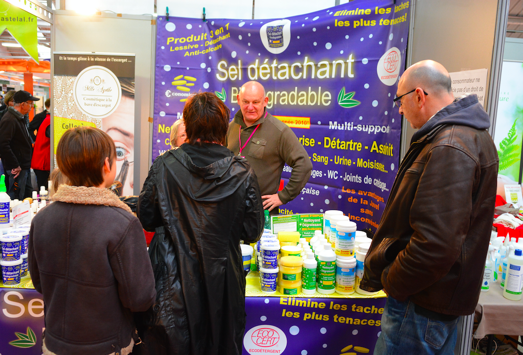 salonprintemps's tweet photo. Au @salonprintemps ça joue ça essaye ça sculpte et ça détache et pleins d'autres choses #Niort #Habitat jusqu'au 4 http://t.co/jIUG6sNnTW
