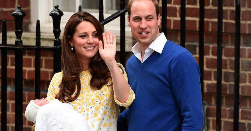LuckyMagazine's tweet photo. Kate Middleton looks RADIANT post-labor in Jenny Packham: http://t.co/i3nnJDbFGC #RoyalBaby http://t.co/ac2qwWWfHG